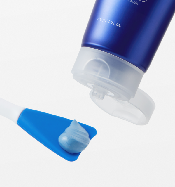 AgelessBeauty3000.com medicube | Zero Pore Blackhead Mud Mask Blue tube of cream with a applicator on a white background